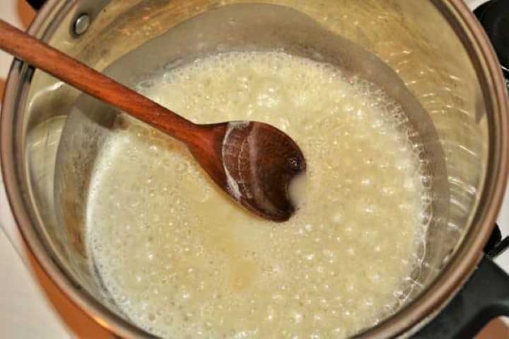 Romaine Lettuce Soup Recipe-Frying Flour in the Pot Frying Flour in the Pot