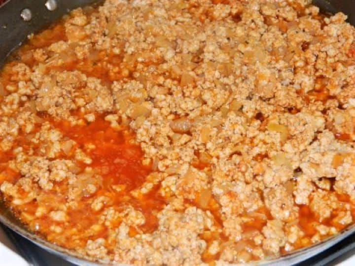 Cabbage Casserole Recipe-Cooking the Pork Mince Cooking Pork Mince in the Pan