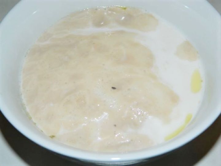 Sweet Bread-Proofed Yeast Activated Yeast in a Bowl