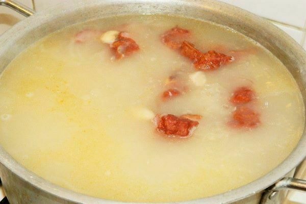 White Bean Soup With Smoked Ribs-Boiling White Beans and Smoked Ribs