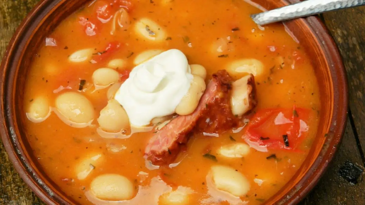 White Bean Soup With Smoked Ribs