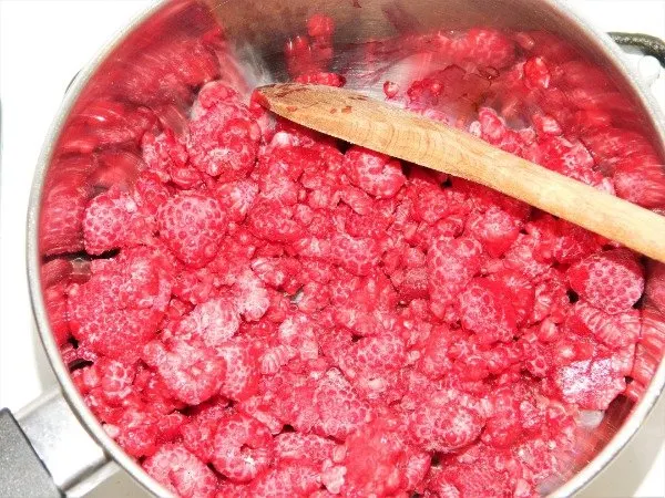 Best Raspberry Cheesecake Recipe-Frozen Raspberry in the Saucepan