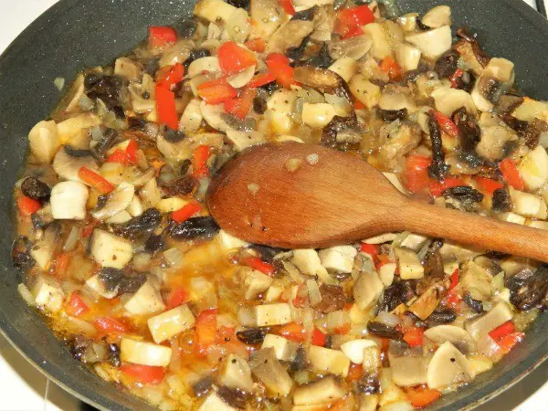 Best Creamy Mushroom Pasta Recipe-Frying Mushrooms