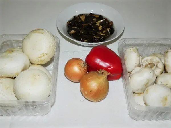 Best Creamy Mushroom Pasta Recipe-Mushrooms, Onions and Red Bell Pepper
