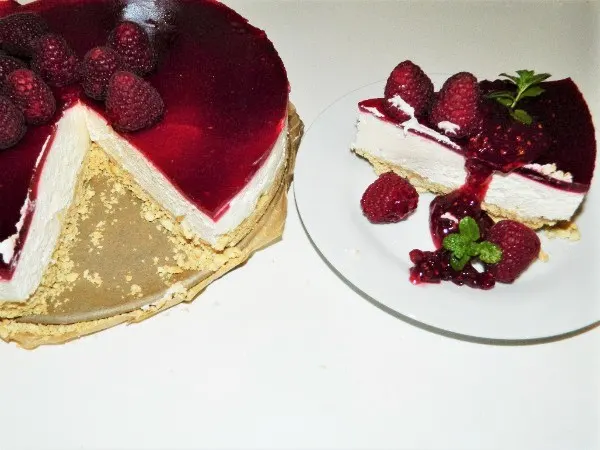Best Raspberry Cheesecake Recipe-Cheesecake Slice Near Raspberry Cheesecake