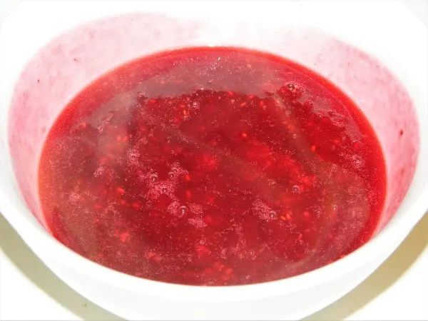 Best Raspberry Cheesecake Recipe-Cooling Raspberry Syrup With Gelatin Powder