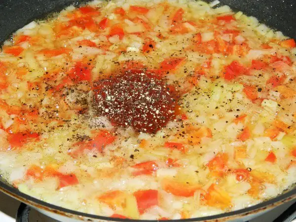 Best Creamy Mushroom Pasta Recipe-Seasoning Frying Onion and Pepper