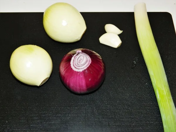 Best Vegetable Stew Recipe-Cleaned and peeled onion, garlic and leek.