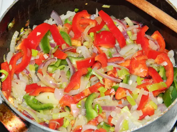 Best Vegetable Stew Recipe-Frying bell peppers, onions, garlic and leek.