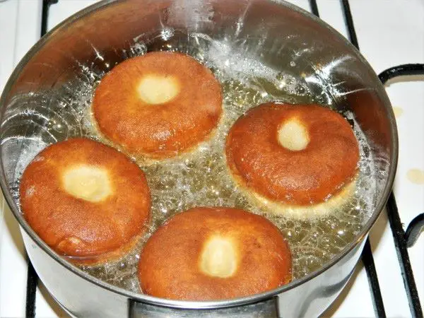 Perfect Yeast Doughnuts-Frying Doughnuts on the Other Side