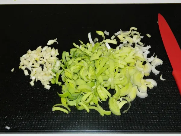Best Vegetable Stew Recipe-Sliced leek and chopped garlic.