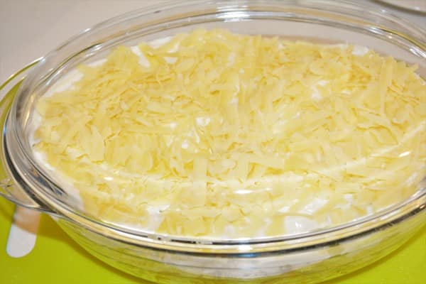 Best Cheesy Potato Casserole Recipe-Casserole Covered With Glass Lid