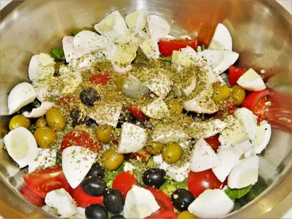 Tomato Avocado Cucumber salad Recipe-Seasoning the Salad With Oregano
