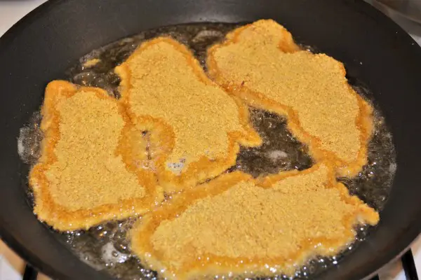 Fried Breaded Pork Chops Recipe-Shallow Frying Pork Chops in the Pan