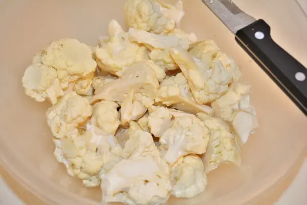 Best Creamed Cauliflower Recipe-Broke Cauliflower Into Florets