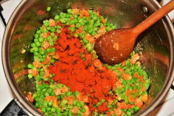Best Green Pea Soup Recipe-Paprika Powder on Frying Frozen Pea and Carrots