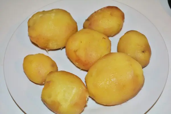 Best Simple Potato Salad Recipe-Peeled Boiled Red Potatoes