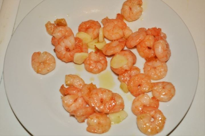 King Prawn Noodles Recipe - Fried King Prawns on the Plate Fried King Prawns on the Plate