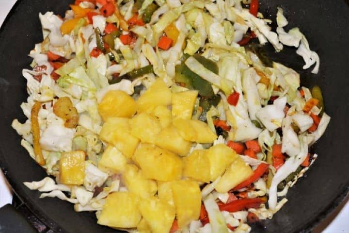 King Prawn Noodles Recipe - Pineapple on Frying Vegetables Pineapple on Frying Vegetables in the Pan