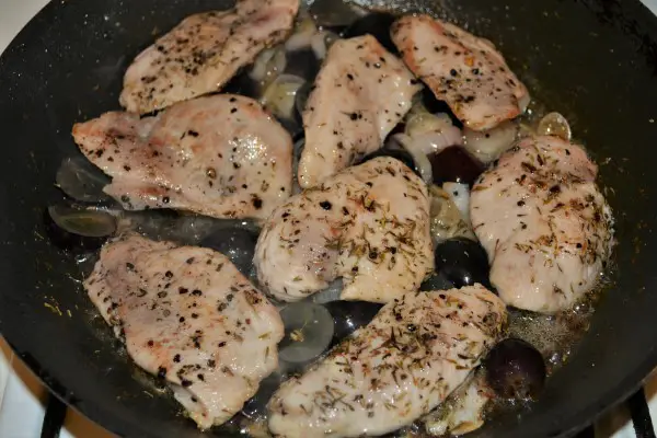 Best Turkey Tenderloin Recipe - Frying Sliced Shallots, Grapes and Turkey Tenderloins in the Pan