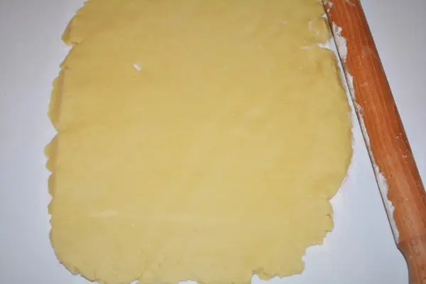 Traditional Baked Cheesecake Recipe-Dough Spread With the Rolling Pin