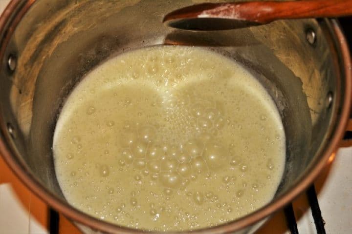 Best Healthy Cauliflower Soup Recipe-Frying Flour in Sunflower Oil Frying Flour in Sunflower Oil in Soup Pot