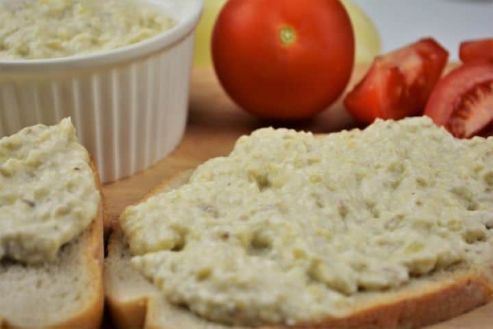 Grilled Eggplant Dip Recipe-Served With Bread and Tomatoes Romanian Eggplant Dip Served With Bread and Tomatoes on the Chopping Board