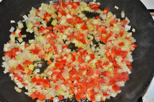 Easiest Teriyaki Chicken Recipe-Frying Chopped Garlic, Kapia Pepper, Leek, Shallots and Ginger