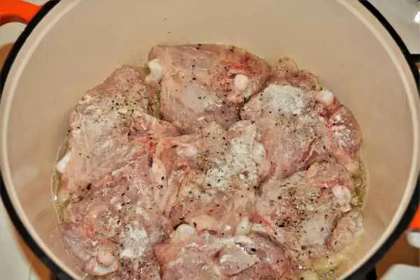 Best Chicken Casserole Recipe-Frying Chicken Thighs in the Pot