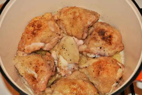 Best Chicken Casserole Recipe-Half Fried Chicken Thighs in the Pot