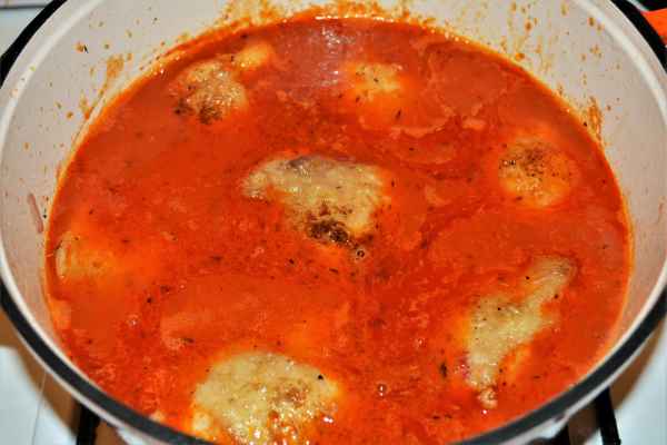 Best Chicken Casserole Recipe-Pour Chicken Stock Over the Fried Chicken Thighs
