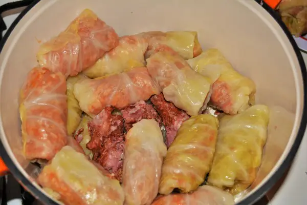Best Hungarian Stuffed Cabbage Rolls Recipe-Arranging the Cabbage Rolls in the Pot