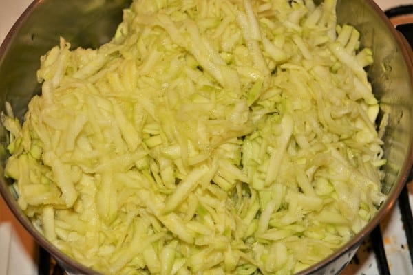 Grated Summer Squash Stew Recipe-Frying Grated Summer Squash in the Pot
