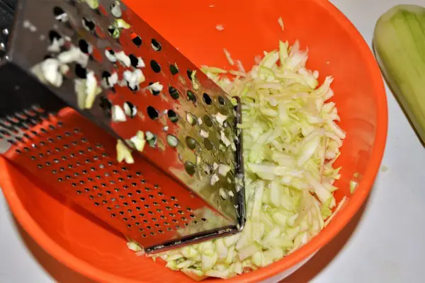 Grated Summer Squash Stew Recipe-Grating the Peeled Summer Squash 
