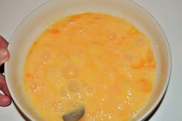 Romaine Lettuce Soup Recipe-Beaten Eggs in the Bowl