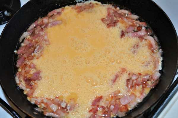 Romaine Lettuce Soup Recipe-Pour Beaten Eggs Over the Fried Bacon