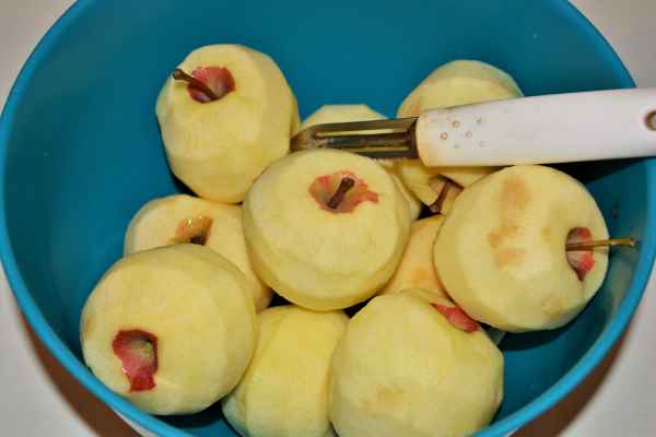 Apple Shortcrust Pastry Recipe-Peeled Apples in the Bowl