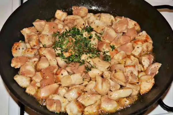 Chicken Breast With Pineapple-Seasoning With Thyme the Frying Chicken Cubes in the Pan