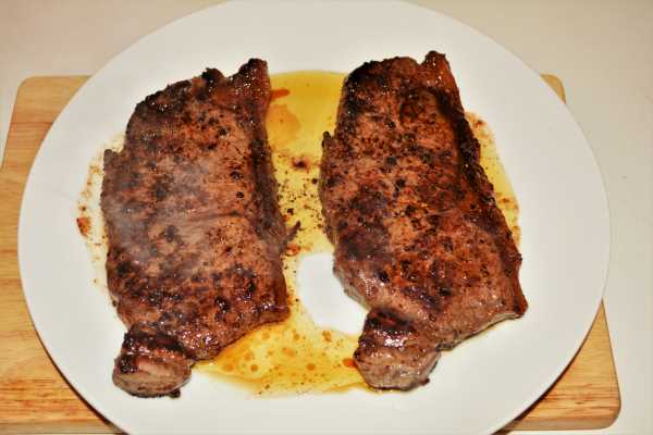 Easy Pan-Fried Steak Recipe-Resting Sirloin Steaks on the Plate