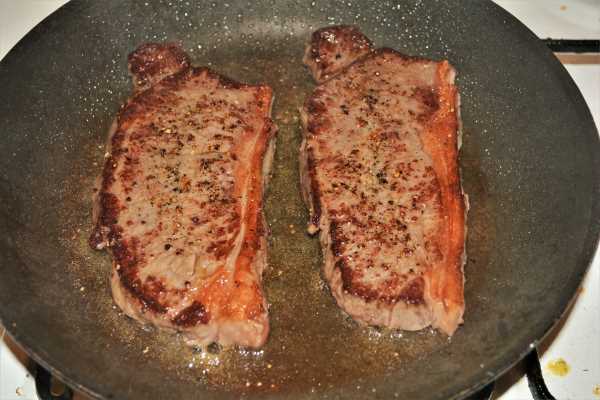 Easy Pan-Fried Steak Recipe-Turn on the Other Side the Frying Steaks in the Pan