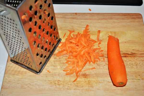 Quick and Easy Homemade Coleslaw Recipe-Grated Carrot