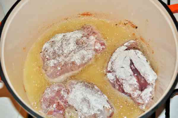 Best Turkey Cacciatore Recipe-Frying Turkey Thighs in the Pot