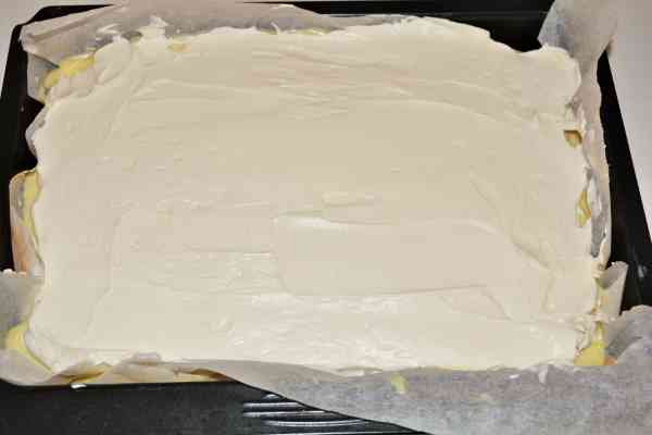 Floating Island Cake Recipe-Double Cream Foam on the Top of the Cake