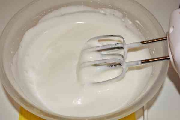 Floating Island Cake Recipe-Egg White Foam With Sugar
