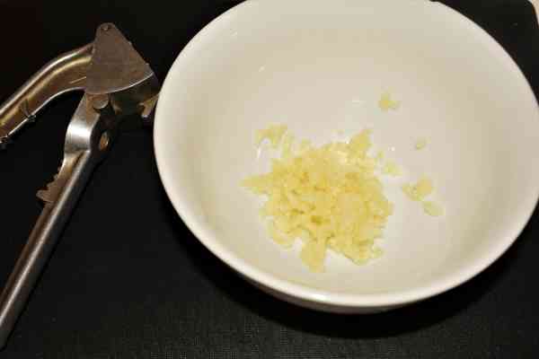 Fried Pork Liver Recipe-Crushed Garlic Cloves in the Bowl