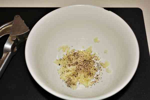 Fried Pork Liver Recipe-Seasoned Crushed Garlic Cloves in the Bowl