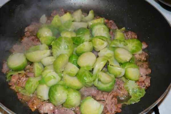 Brussels Sprouts With Lemon-Boiled Brussels Sprout on the Fried Bacon Drained parboiled Brussels sprouts added to the frying pan over crispy smoked bacon.