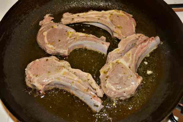 Greek Lamb Chops Recipe-Frying Lamb Chops in the Pan
