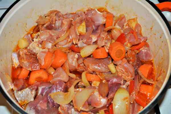 Meatloaf Pate Recipe-Frying Meat and Vegetables in the Pot