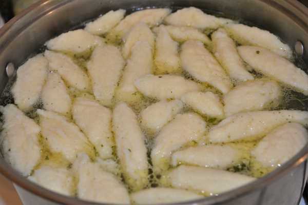Semolina Dumplings Soup-Boiling Dumplings in the Pot